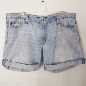 Levis Boyfriend jean shorts